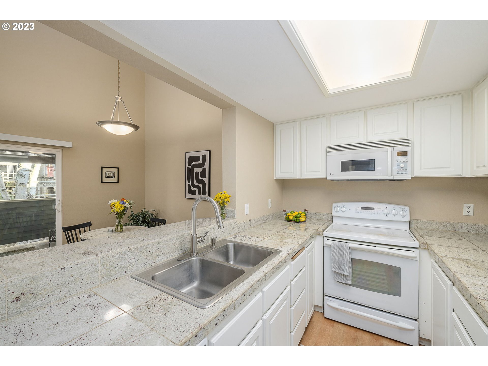 10178 Southeast Talbert Street Clackamas, OR 97015 - Photo 14 of 32 a kitchen that has a sink and a stove in it