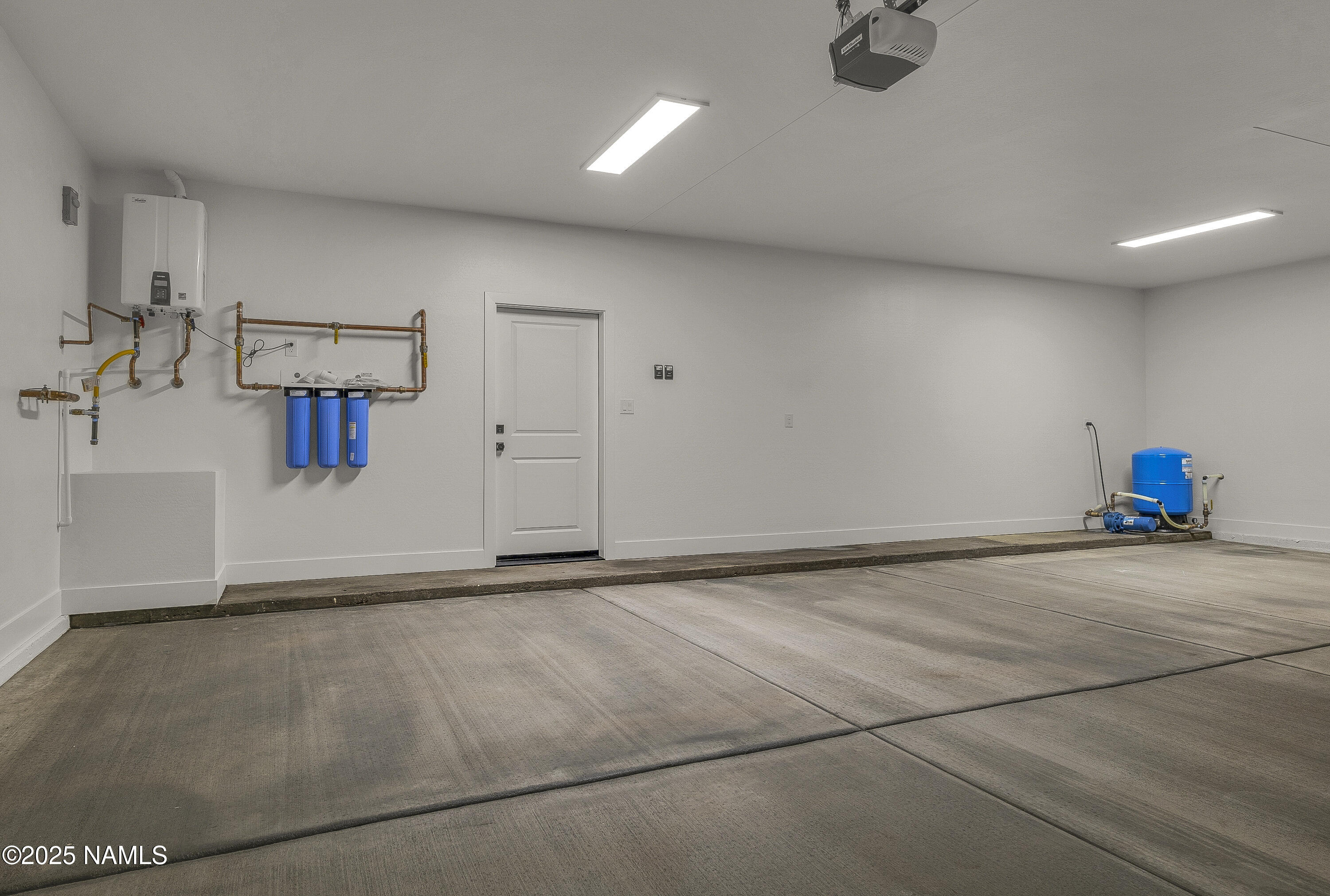 7935 North Red Lake Road Williams, AZ 86046 - Photo 20 of 31 a view of an empty room