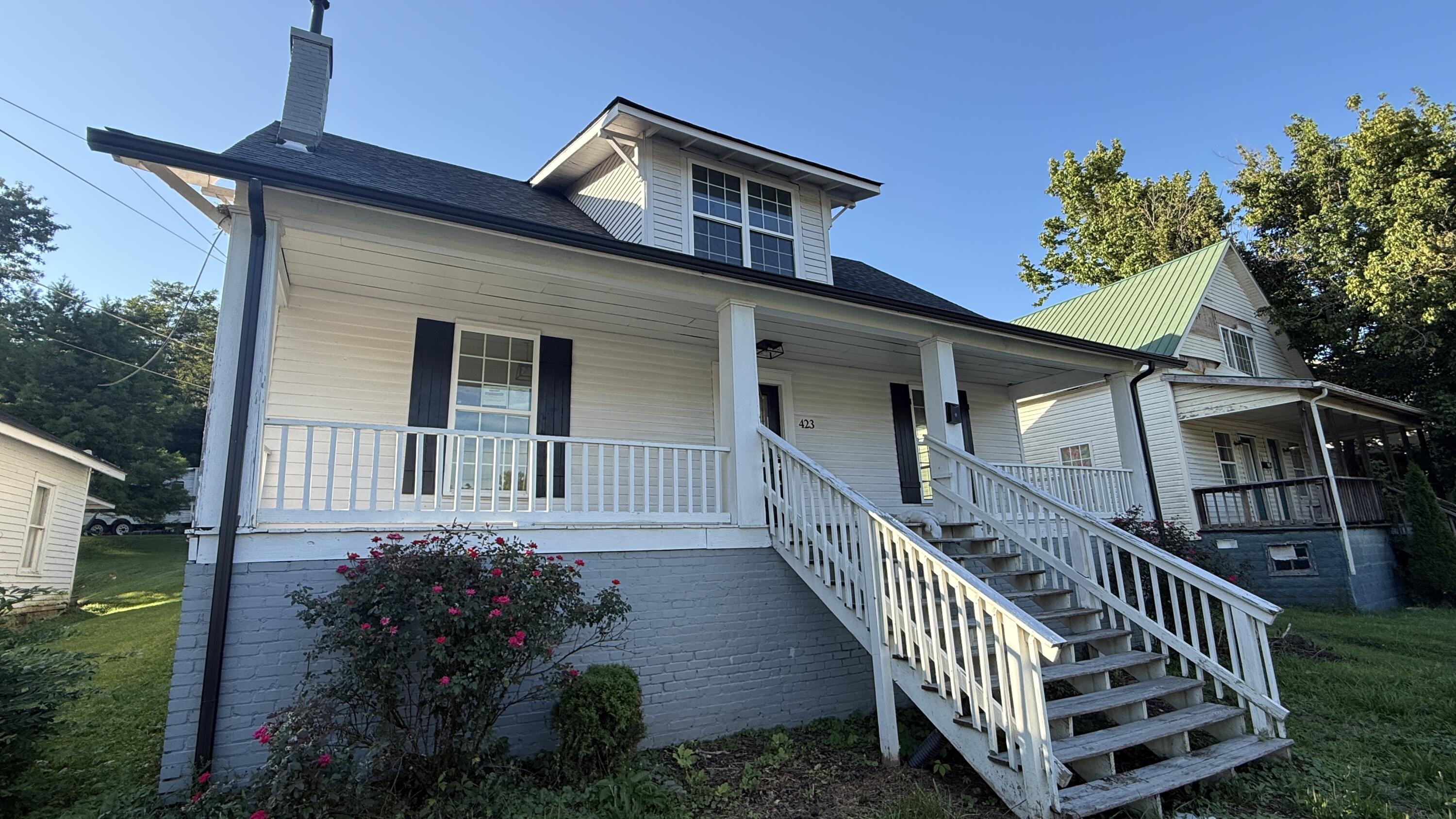 423 4th Street Ravenna, KY 40472 - Photo 1 of 12 IMG_6323