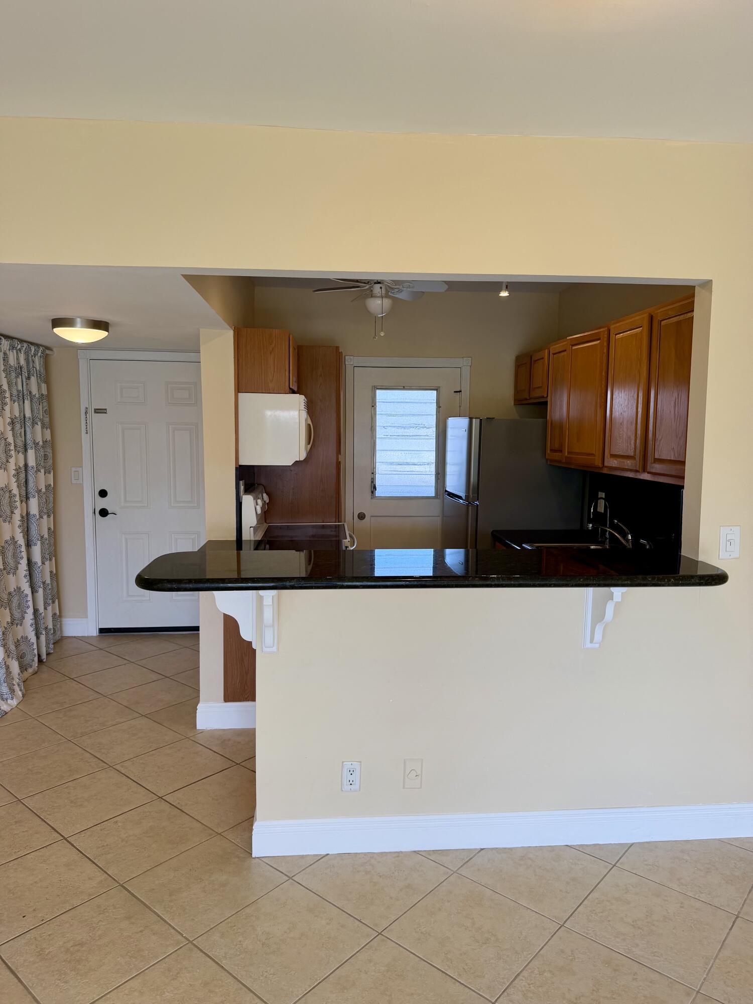 5601 Northwest 2nd Avenue, Unit 326 Boca Raton, FL 33487 - Photo 4 of 12 Breakfast Counter