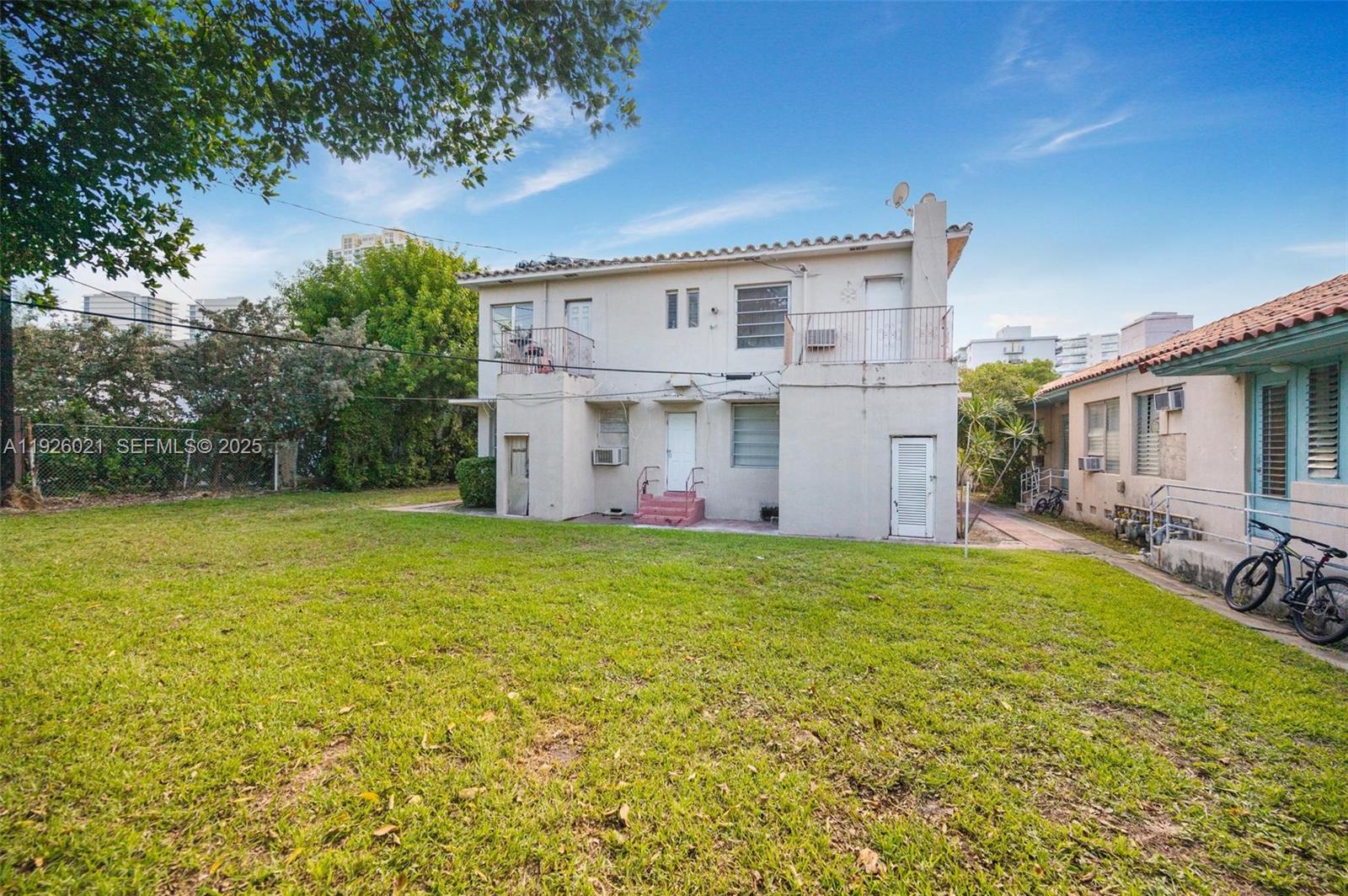 825 Alton Road, Unit 2 Miami Beach, FL 33139 - Photo 6 of 7 front view of a house with a yard