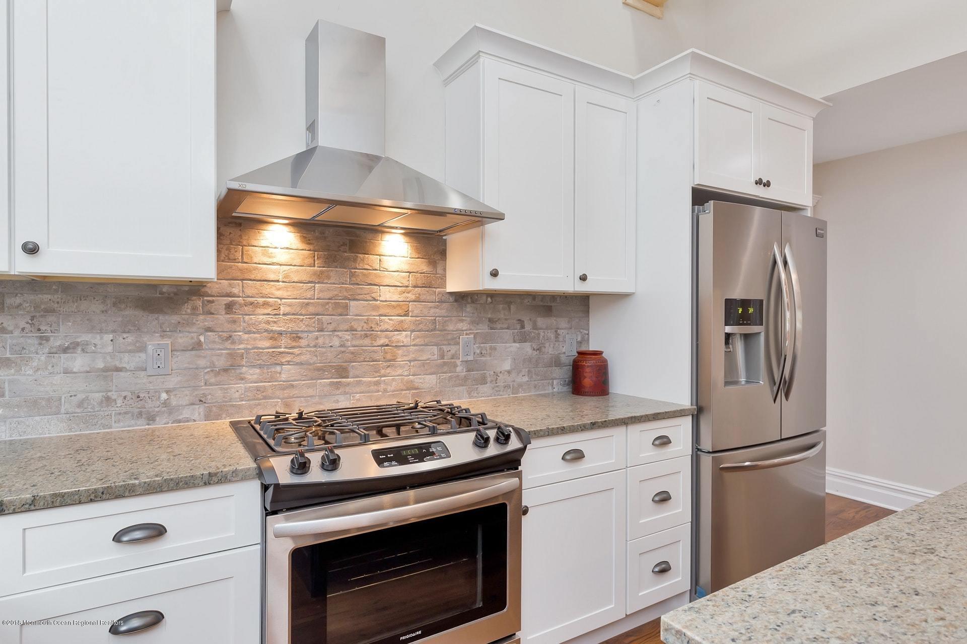 15 Cherry Tree Farm Road Middletown, NJ 07748 - Photo 7 of 25 Cook in Style on this Beautiful Stove