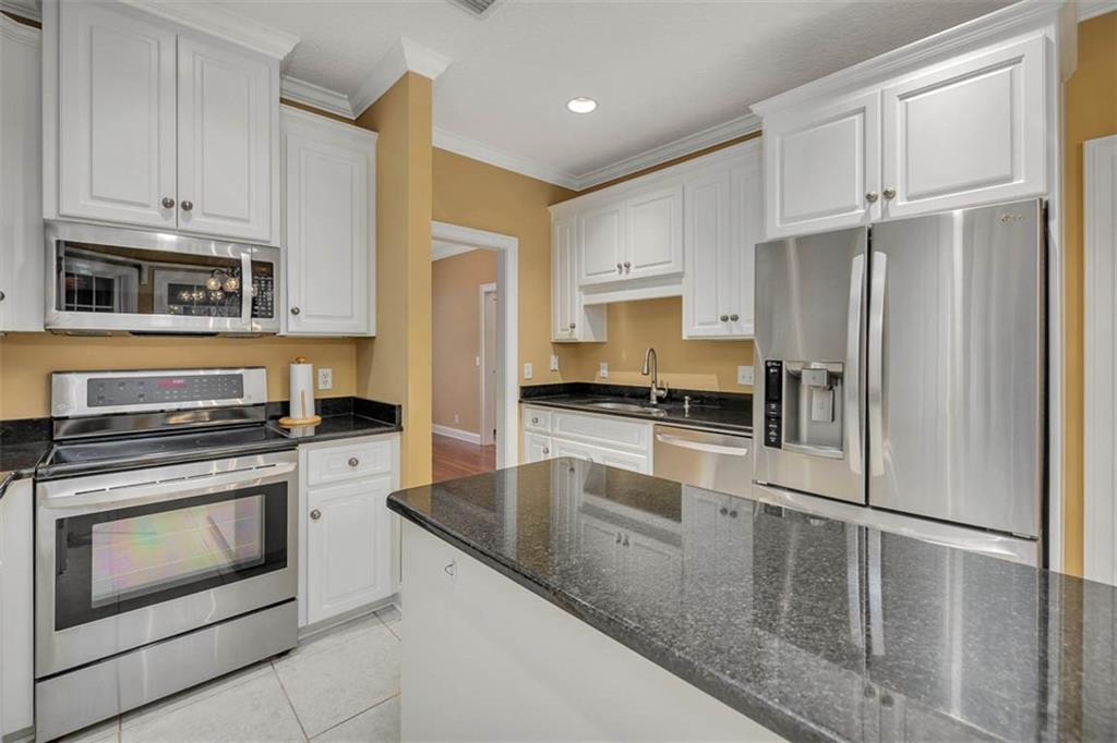 115 Spring Lake Circle Brunswick, GA 31525 - Photo 7 of 41