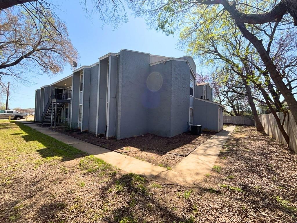 219 Fry Street, Unit 10 Denton, TX 76201 - Photo 2 of 5