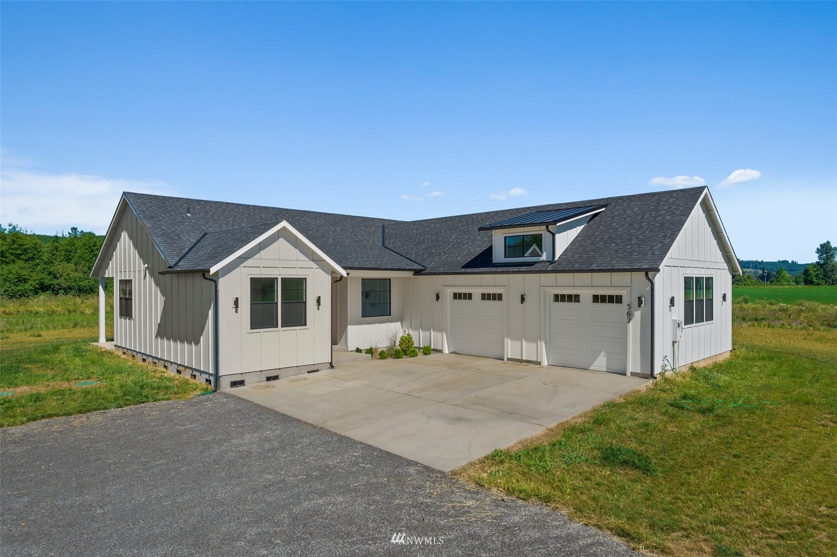 562 Boistfort Road Curtis, WA 98538 - Photo 4 of 33 a front view of a house with a yard