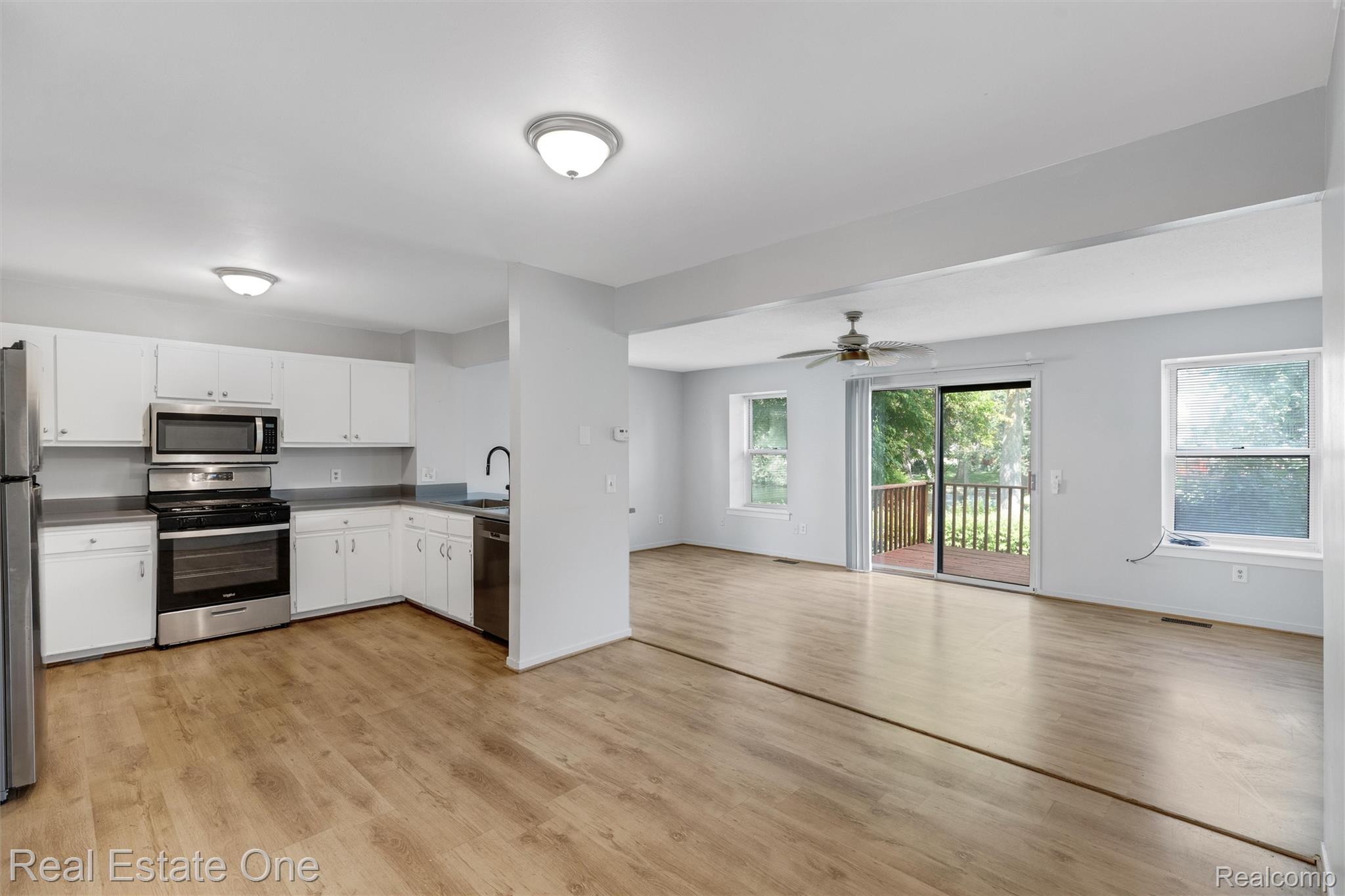 1361 Lochaven Road Waterford, MI 48327 - Photo 4 of 20 First Floor.jpg