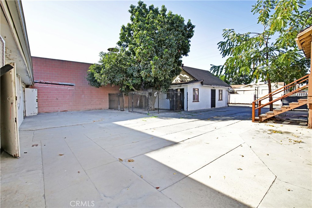 8949 Atlantic Avenue South Gate, CA 90280 - Photo 19 of 43 a house view with a outdoor space