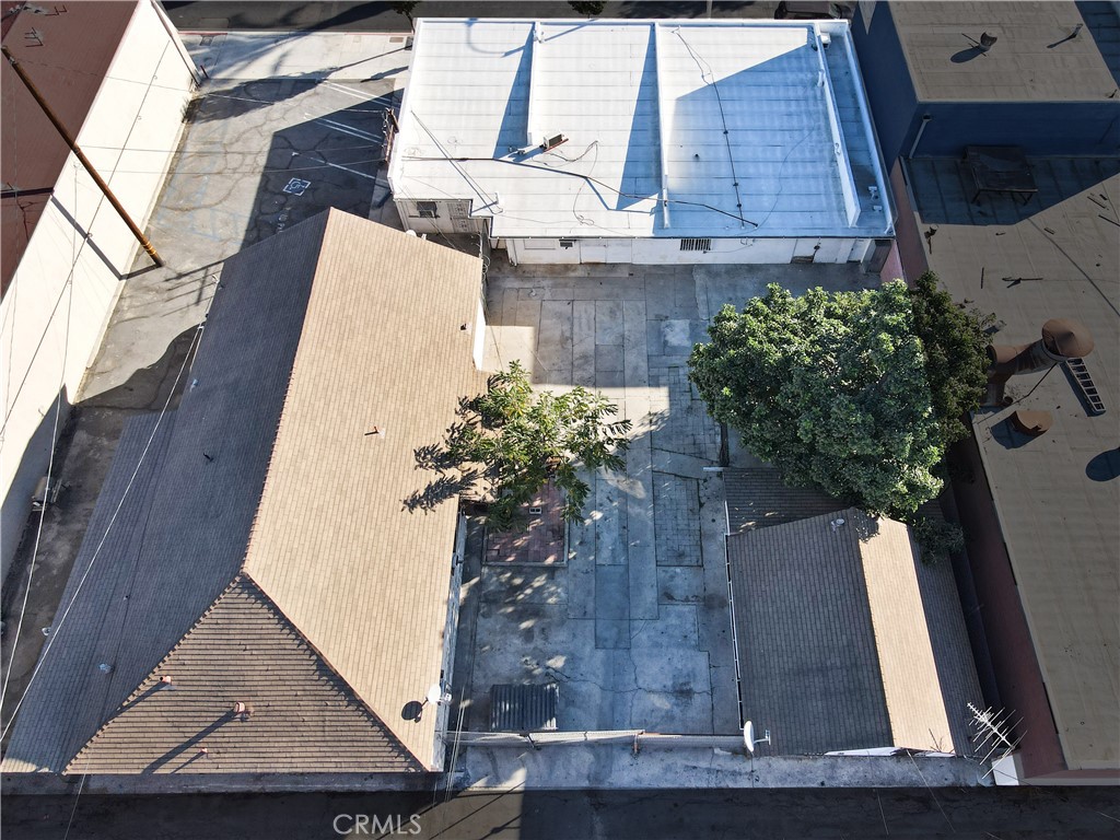 8949 Atlantic Avenue South Gate, CA 90280 - Photo 39 of 43 a picture of a table and chairs