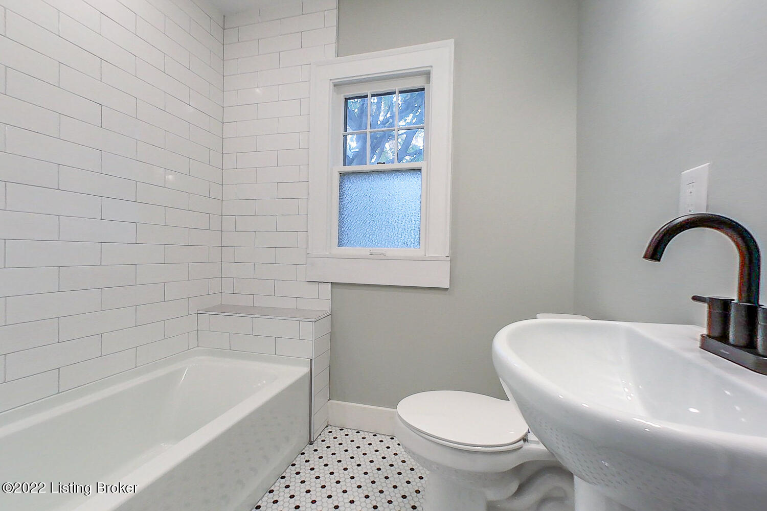 214 Fairlawn Road Louisville, KY 40207 - Photo 3 of 62 25-214-26