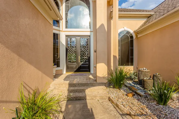 a house view with a outdoor space