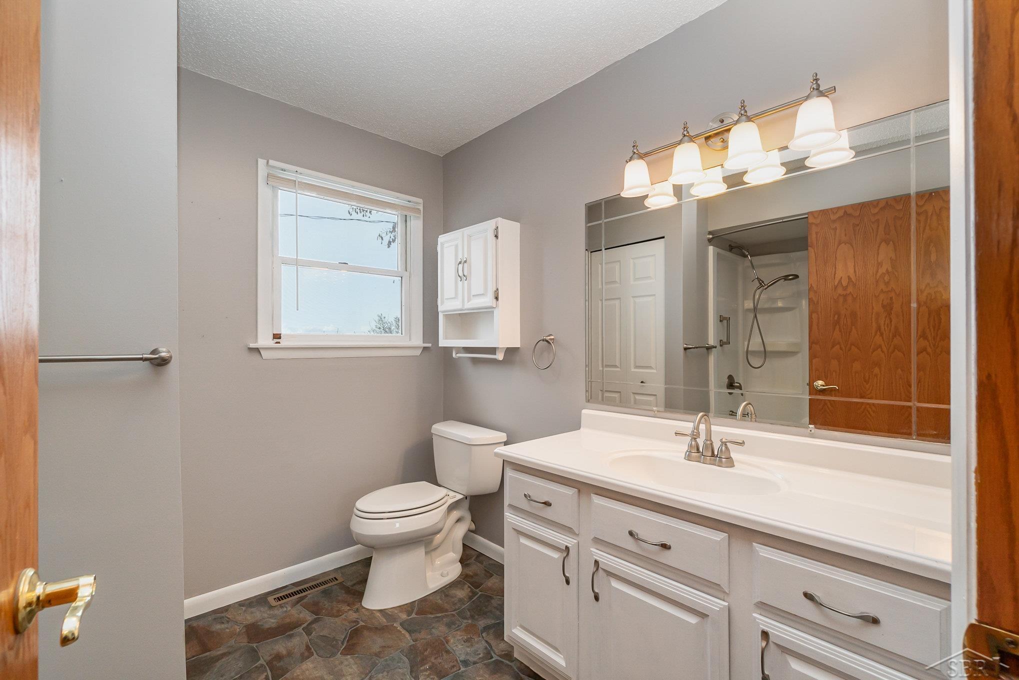1313 South 11 Mile Road Auburn, MI 48611 - Photo 19 of 29 50132170-a22655f6-6dfb-40dd-9595-649d92f1b008.JPG