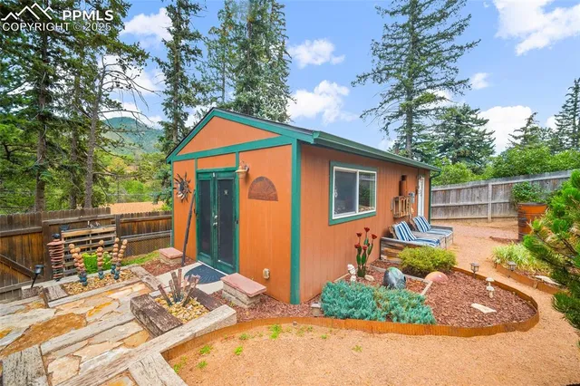 a front view of house with yard