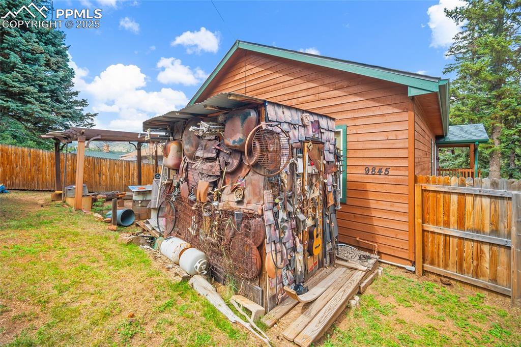 9845 Mesa Road Cascade, CO 80809 - Photo 37 of 50 a backyard of a house with table and chairs