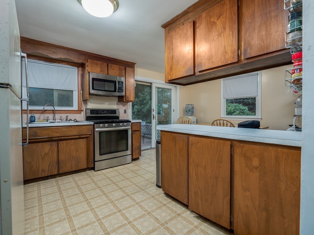 63 Charme Road Billerica, MA 01821 - Photo 8 of 30