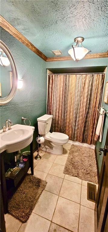 1535 Martin Road Tarentum, PA 15084 - Photo 13 of 25 a bathroom with a sink a mirror and a toilet