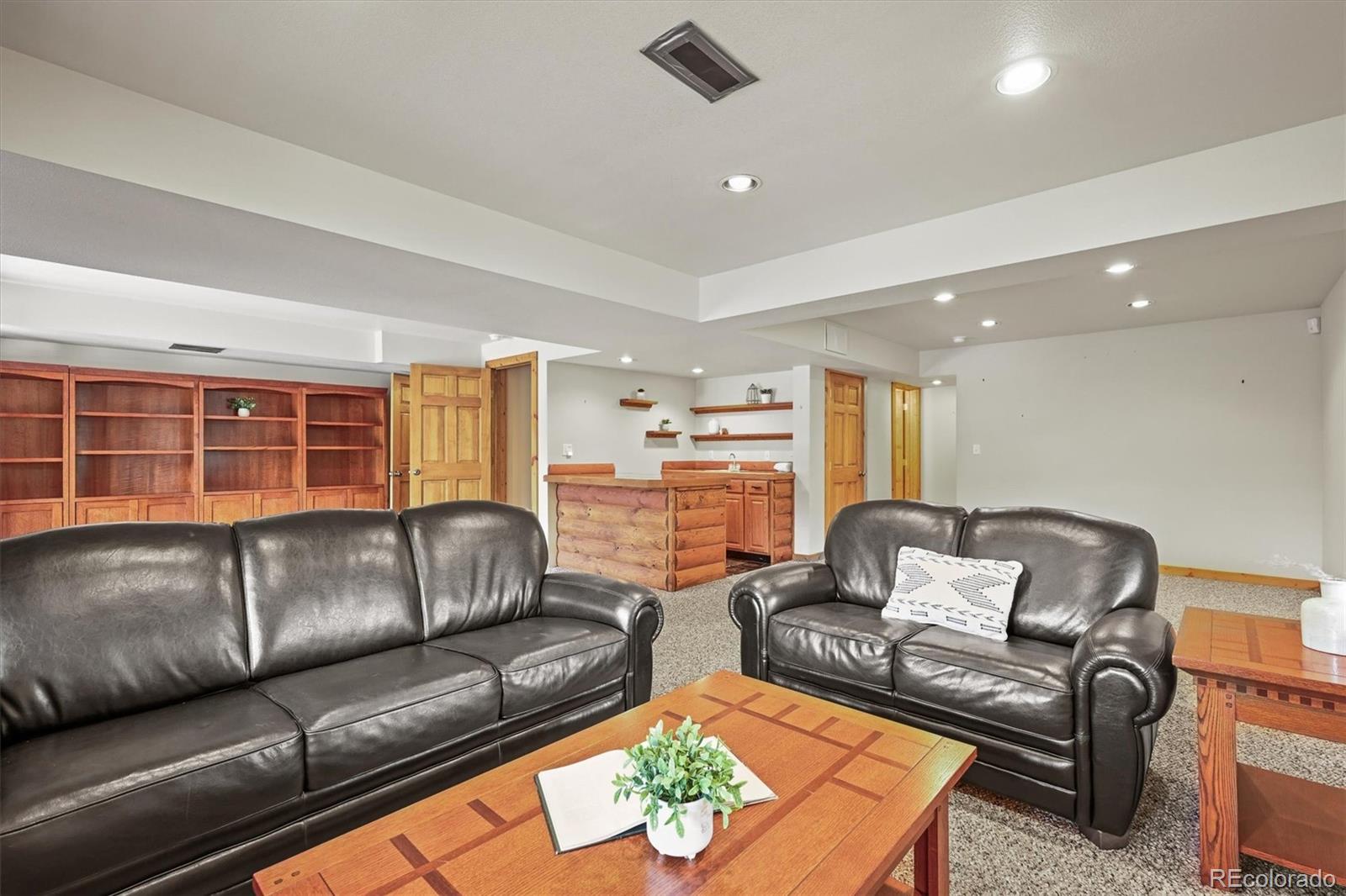 9868 South Overlook Road Sedalia, CO 80135 - Photo 39 of 50 a living room with furniture