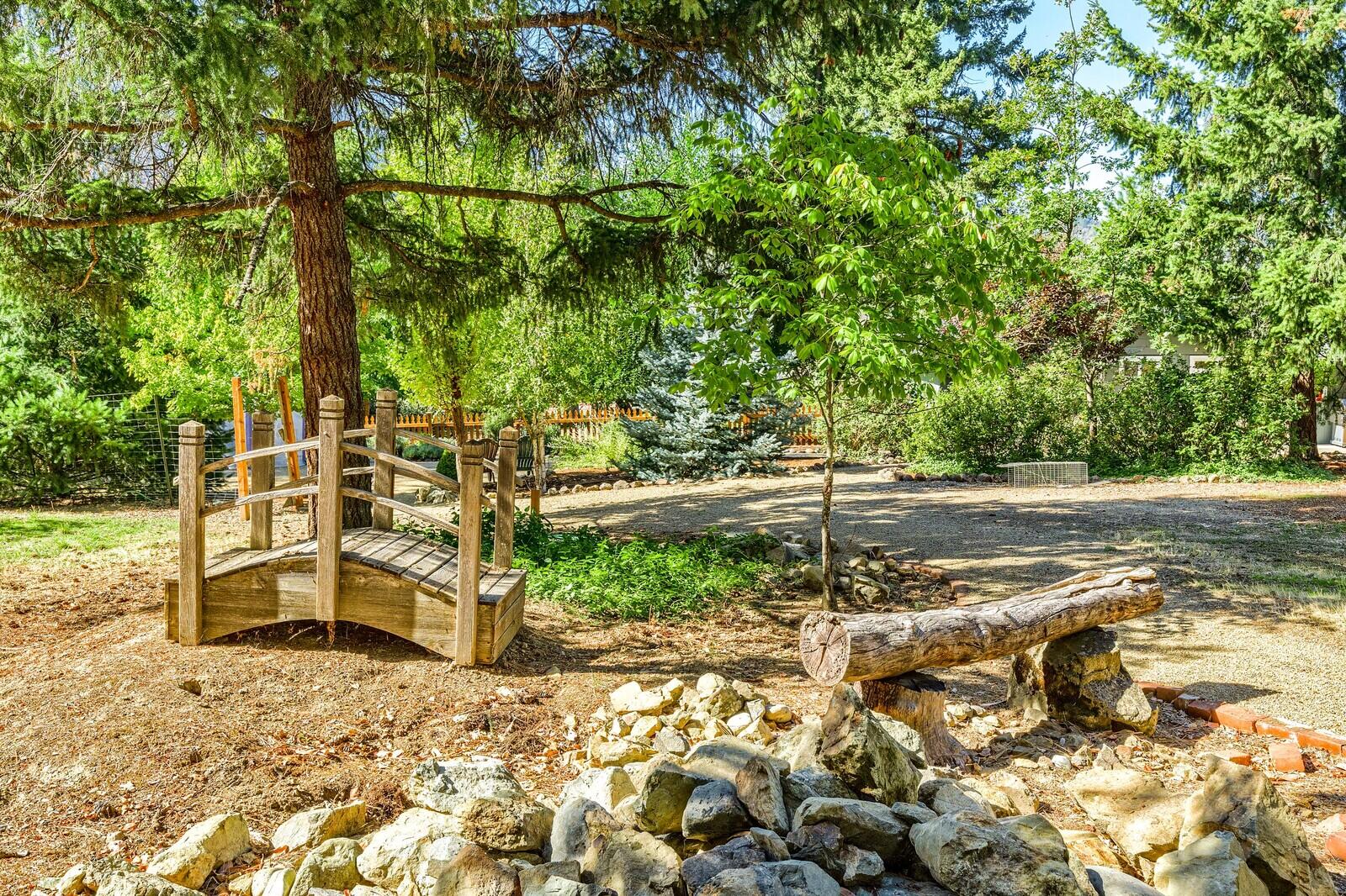 1011 Upper Applegate Road Jacksonville, OR 97530 - Photo 44 of 49 a view of a backyard of the house