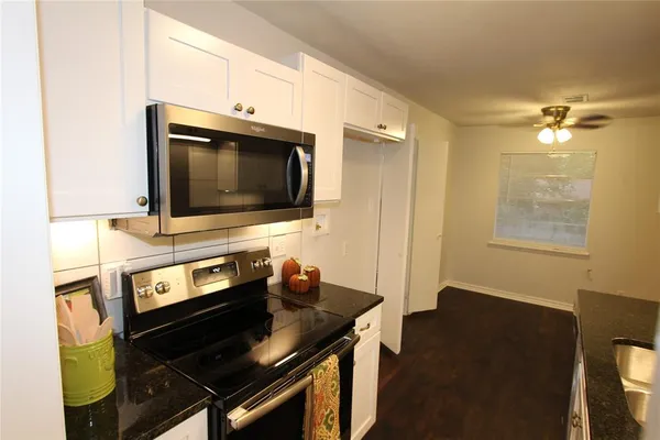 $1,550 | 737 Holiday Drive, Sherman, TX 75090