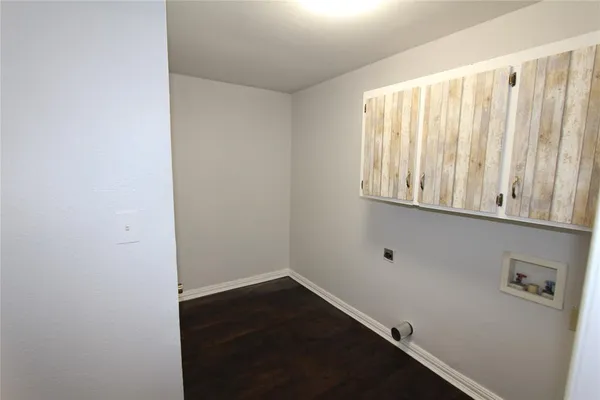 $1,550 | 737 Holiday Drive, Sherman, TX 75090