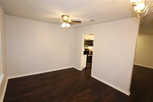 $1,550 | 737 Holiday Drive, Sherman, TX 75090