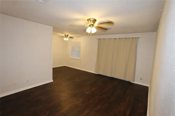 $1,550 | 737 Holiday Drive, Sherman, TX 75090