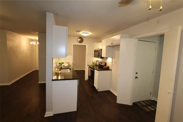 $1,550 | 737 Holiday Drive, Sherman, TX 75090