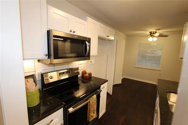 $1,550 | 737 Holiday Drive, Sherman, TX 75090