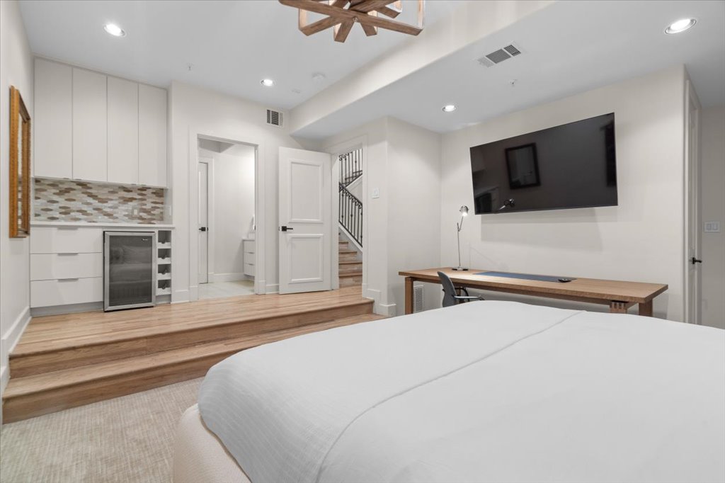 1529 Barton Springs Road, Unit 27 Austin, TX 78704 - Photo 13 of 40
