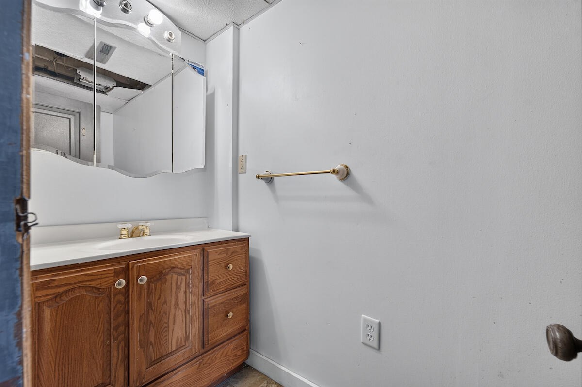 1510 Augusta Street Racine, WI 53402 - Photo 16 of 21 Bathroom