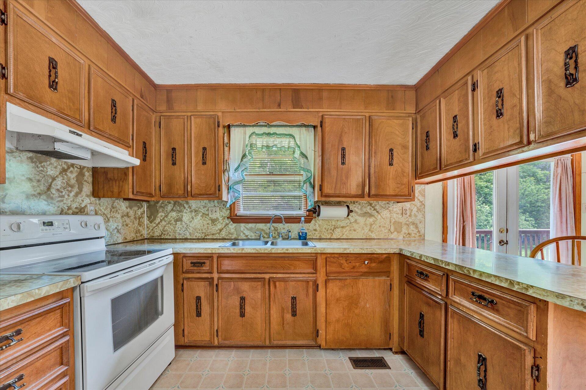 5315 Scruggs Road Moneta, VA 24121 - Photo 10 of 32 10-DSC00031