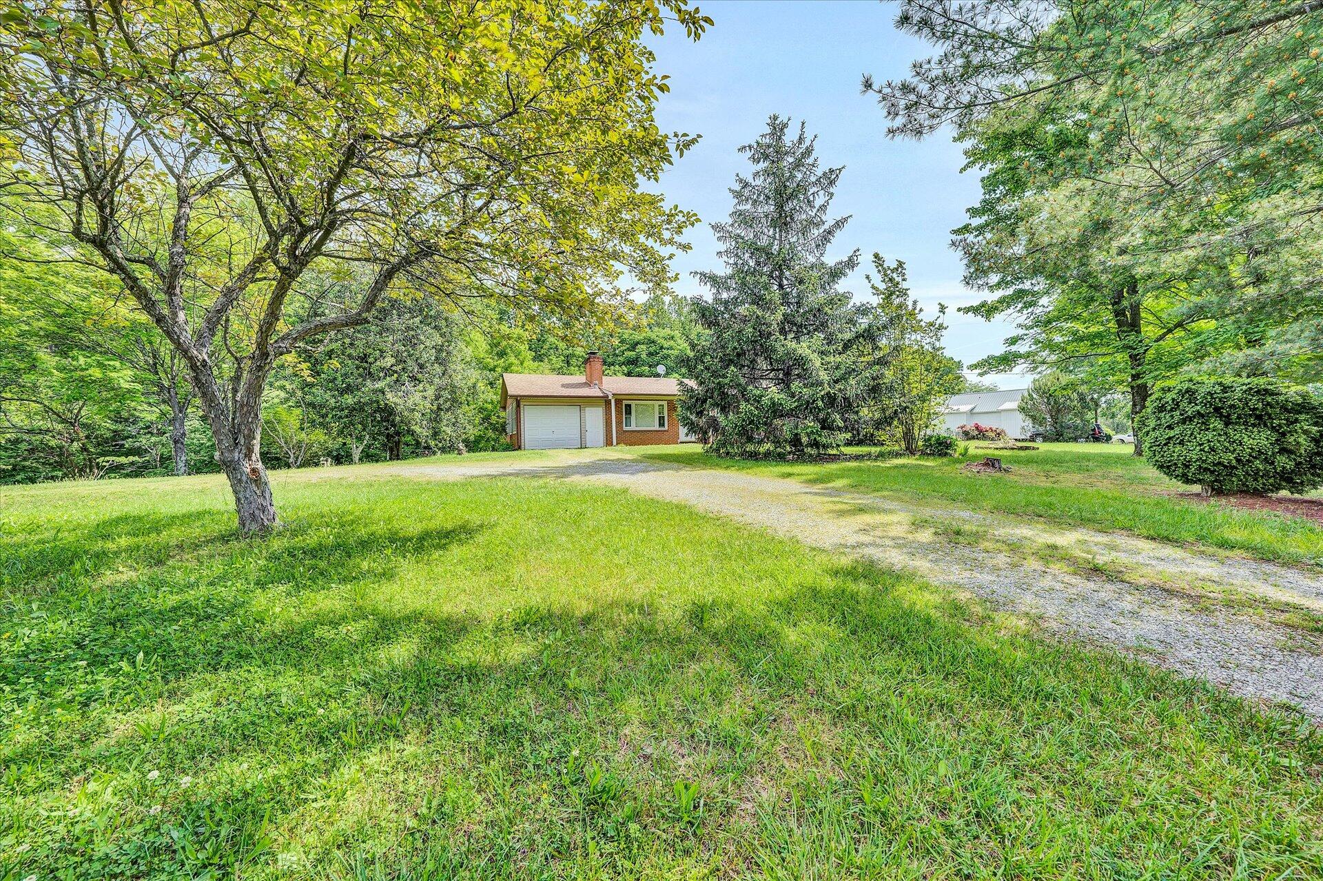 5315 Scruggs Road Moneta, VA 24121 - Photo 2 of 32 02-DSC00001