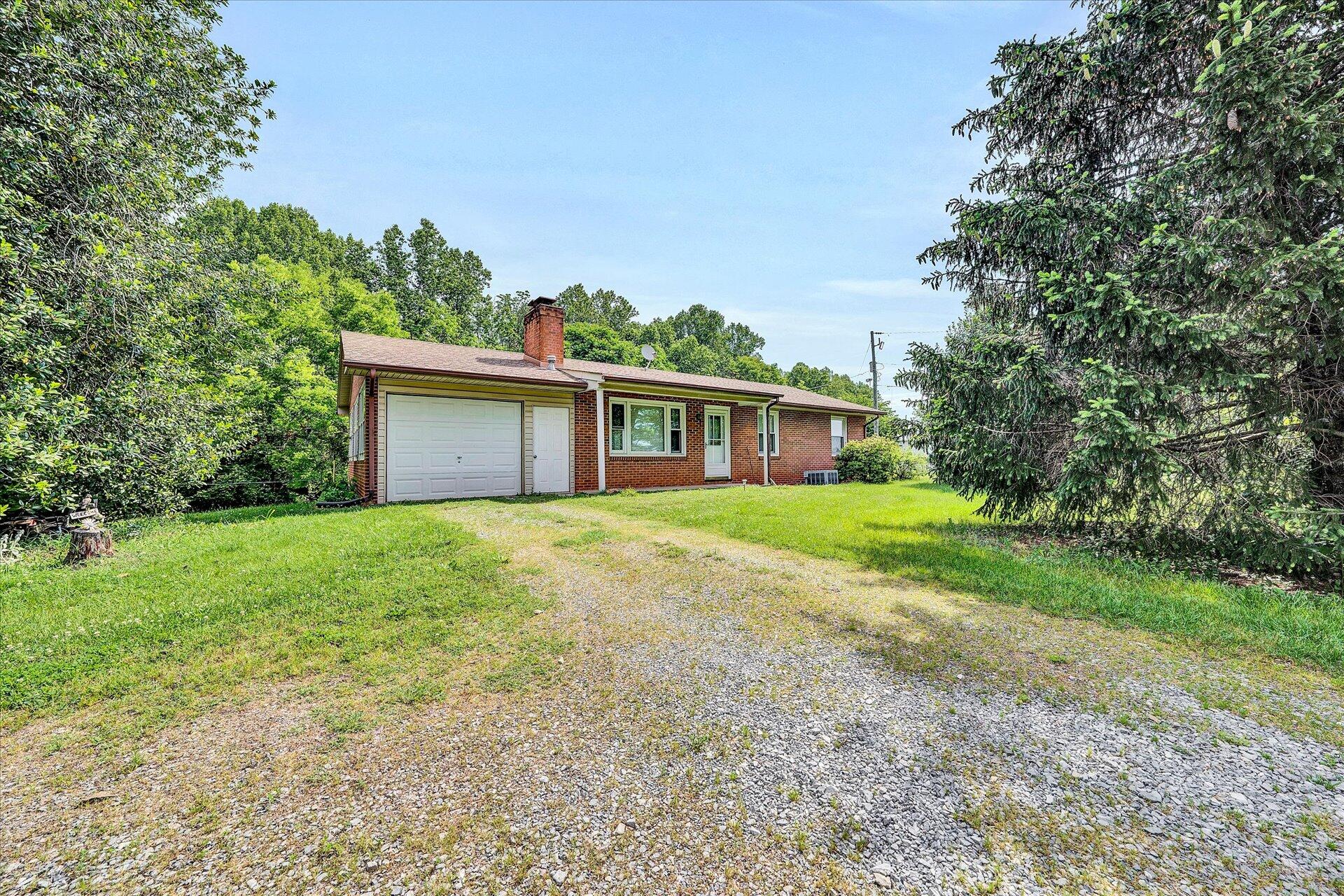 5315 Scruggs Road Moneta, VA 24121 - Photo 29 of 32 29-DSC00007