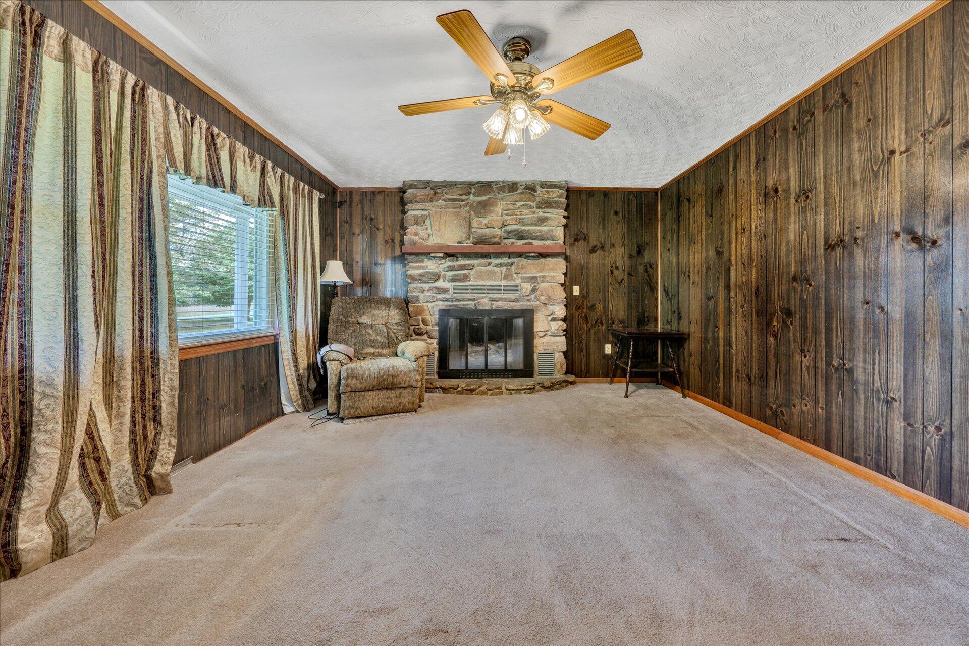 5315 Scruggs Road Moneta, VA 24121 - Photo 5 of 32 05-DSC00013