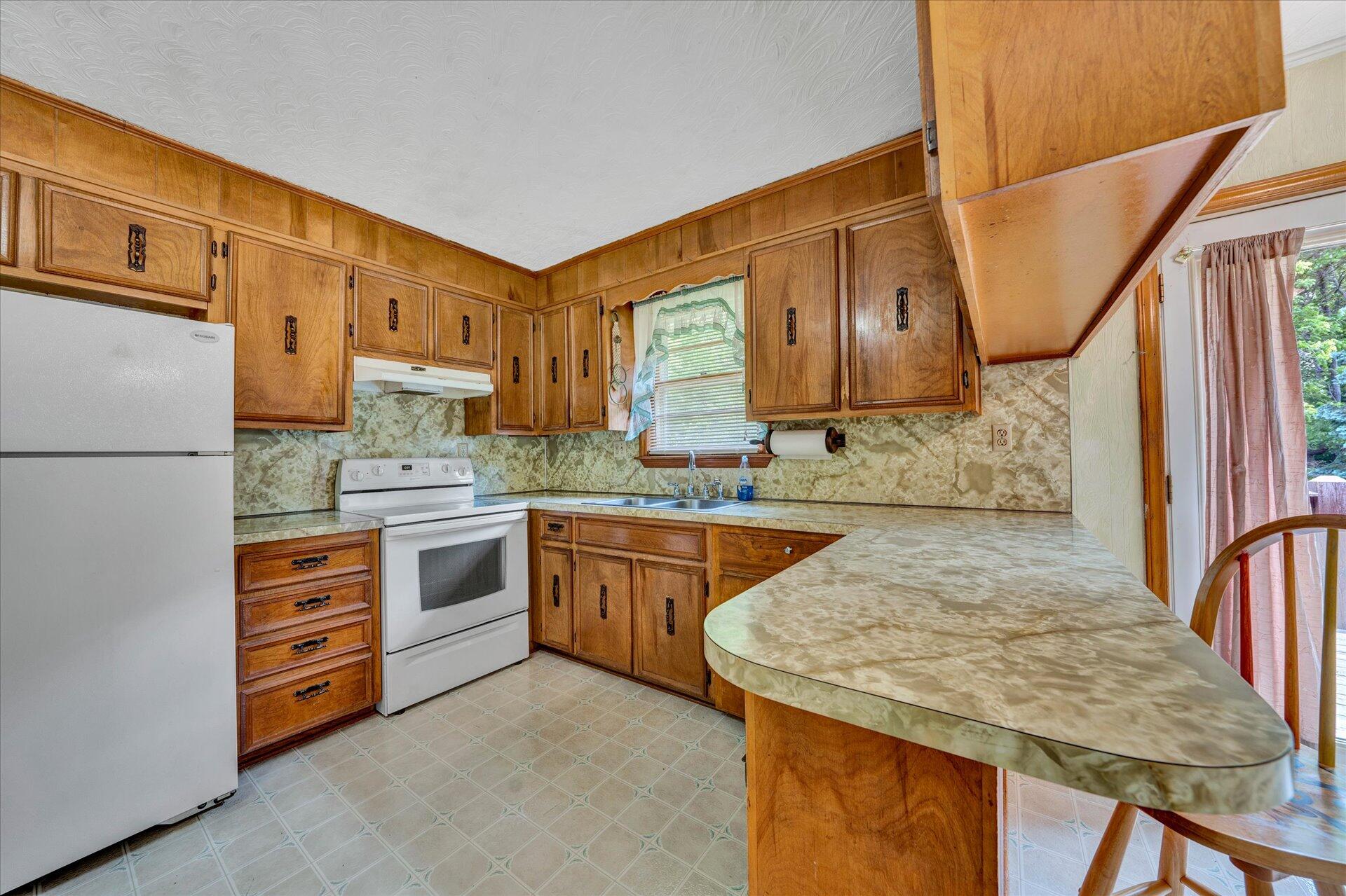 5315 Scruggs Road Moneta, VA 24121 - Photo 9 of 32 09-DSC00028