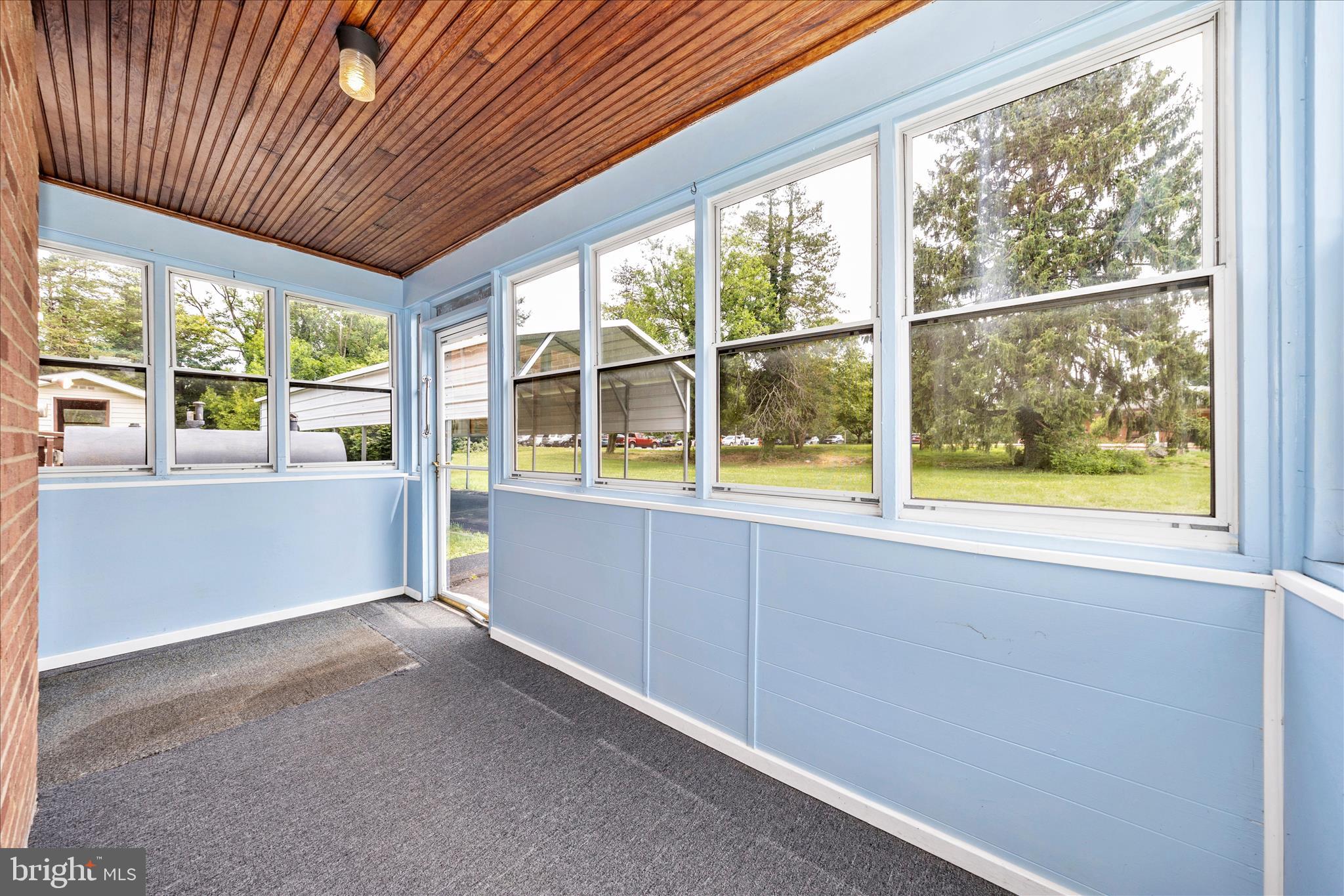 17534 Lincolnshire Road Hagerstown, MD 21740 - Photo 15 of 50 Sun Room