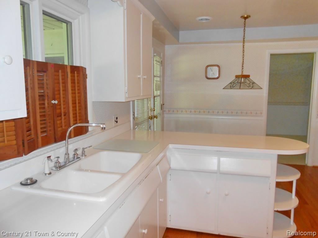 2926 Hillendale Drive Rochester, MI 48309 - Photo 11 of 31 Kitchen 2.jpg