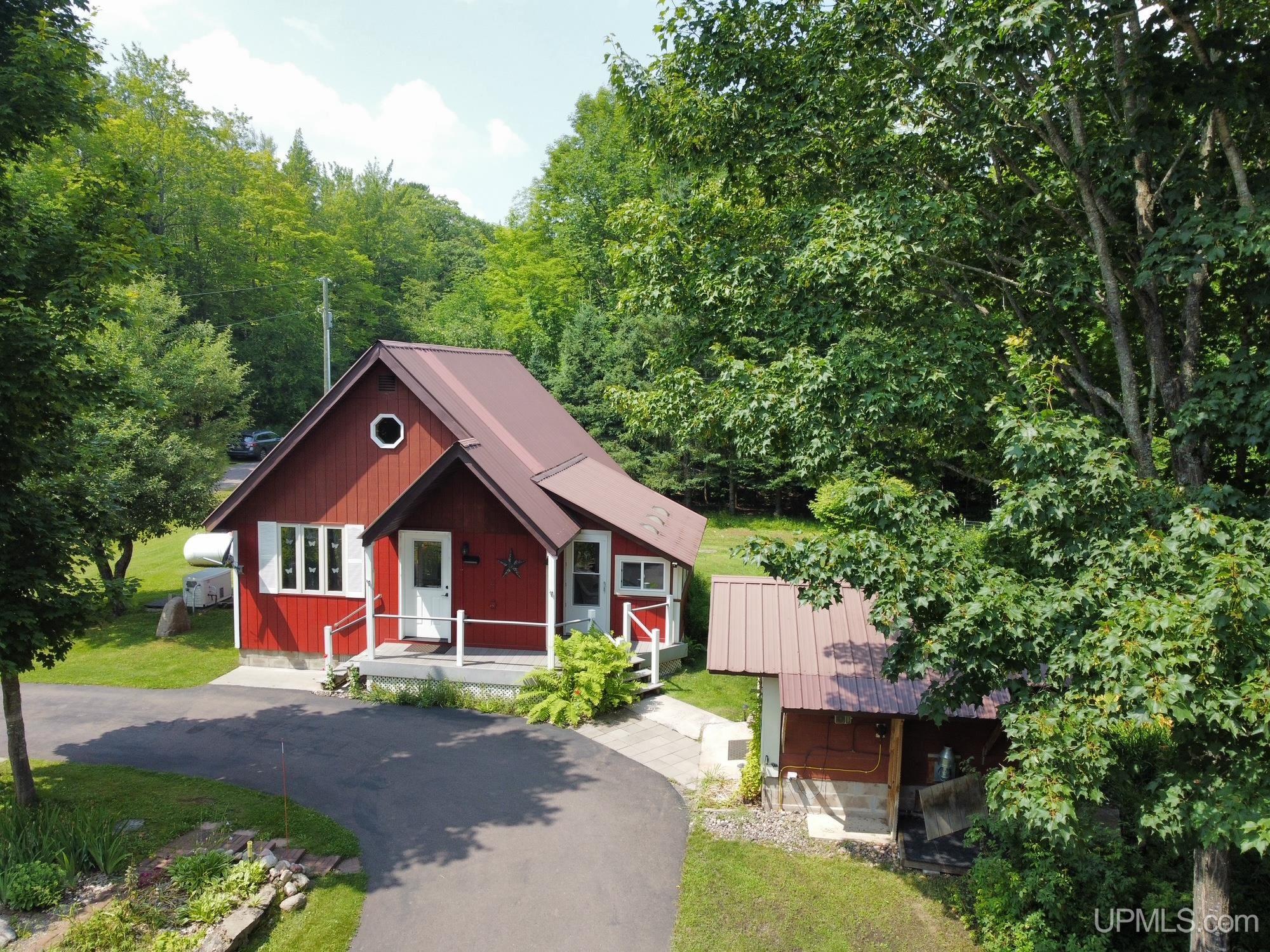 16728 Short Road Pelkie, MI 49958 - Photo 3 of 65 Gallery Image 3
