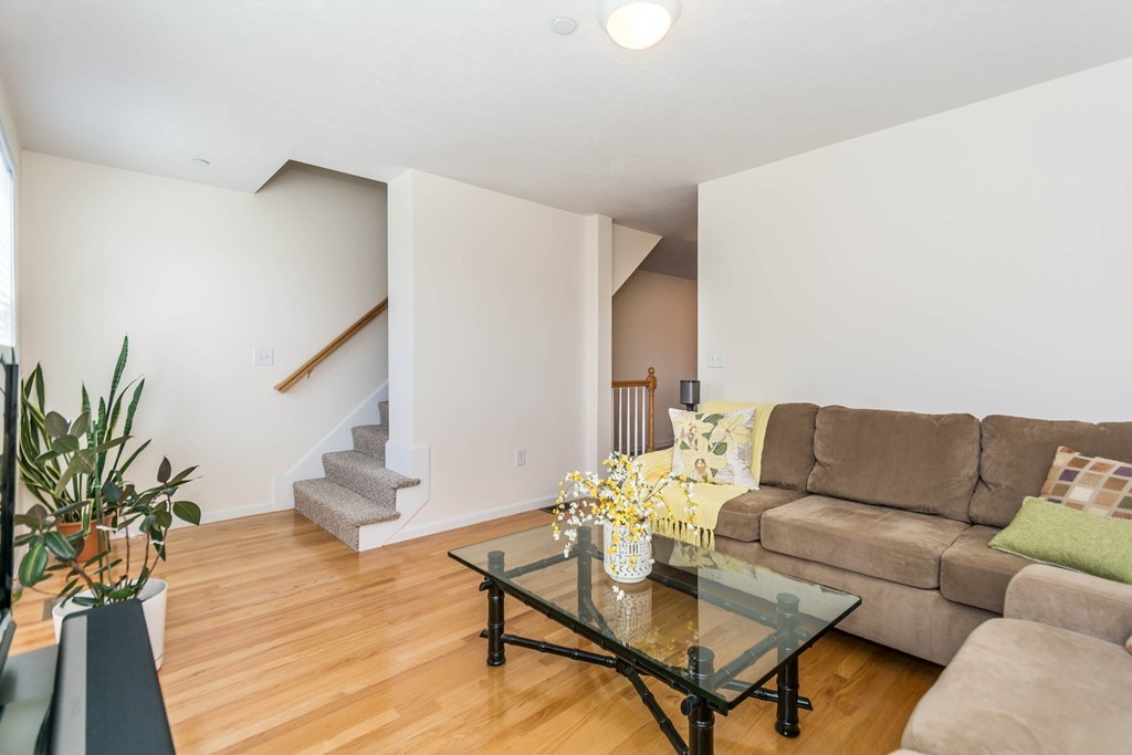 41 Boston Road, Unit 124 Billerica, MA 01862 - Photo 5 of 18 a living room with furniture