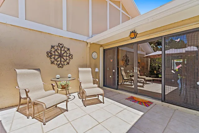 a view of a house with backyard and porch