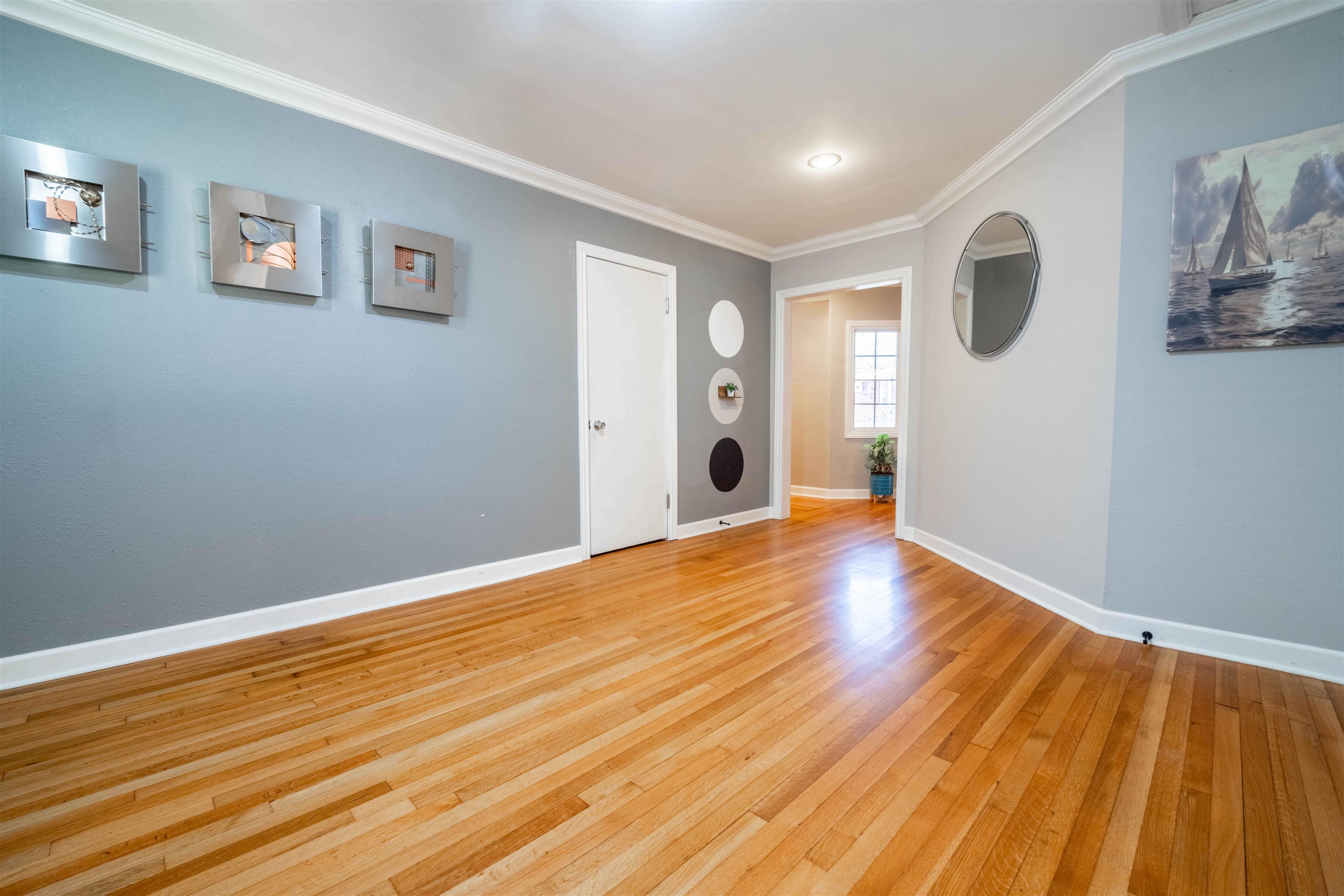5099 Walnut Grove Road Memphis, TN 38117 - Photo 14 of 24 featuring light wood-style floors and ornamental molding