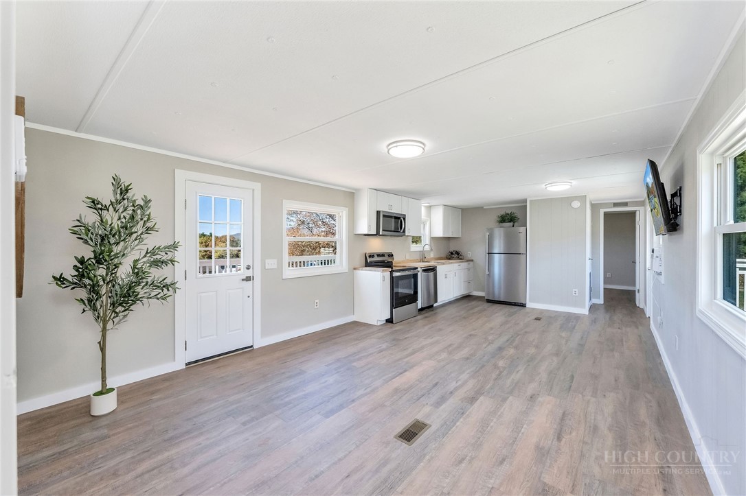 986 Wagoner Access Road Jefferson, NC 28640 - Photo 4 of 23