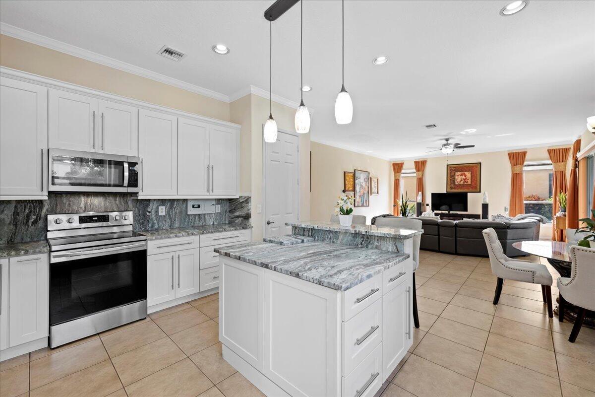 11212 Cobblefield Road Wellington, FL 33449 - Photo 13 of 55 Kitchen