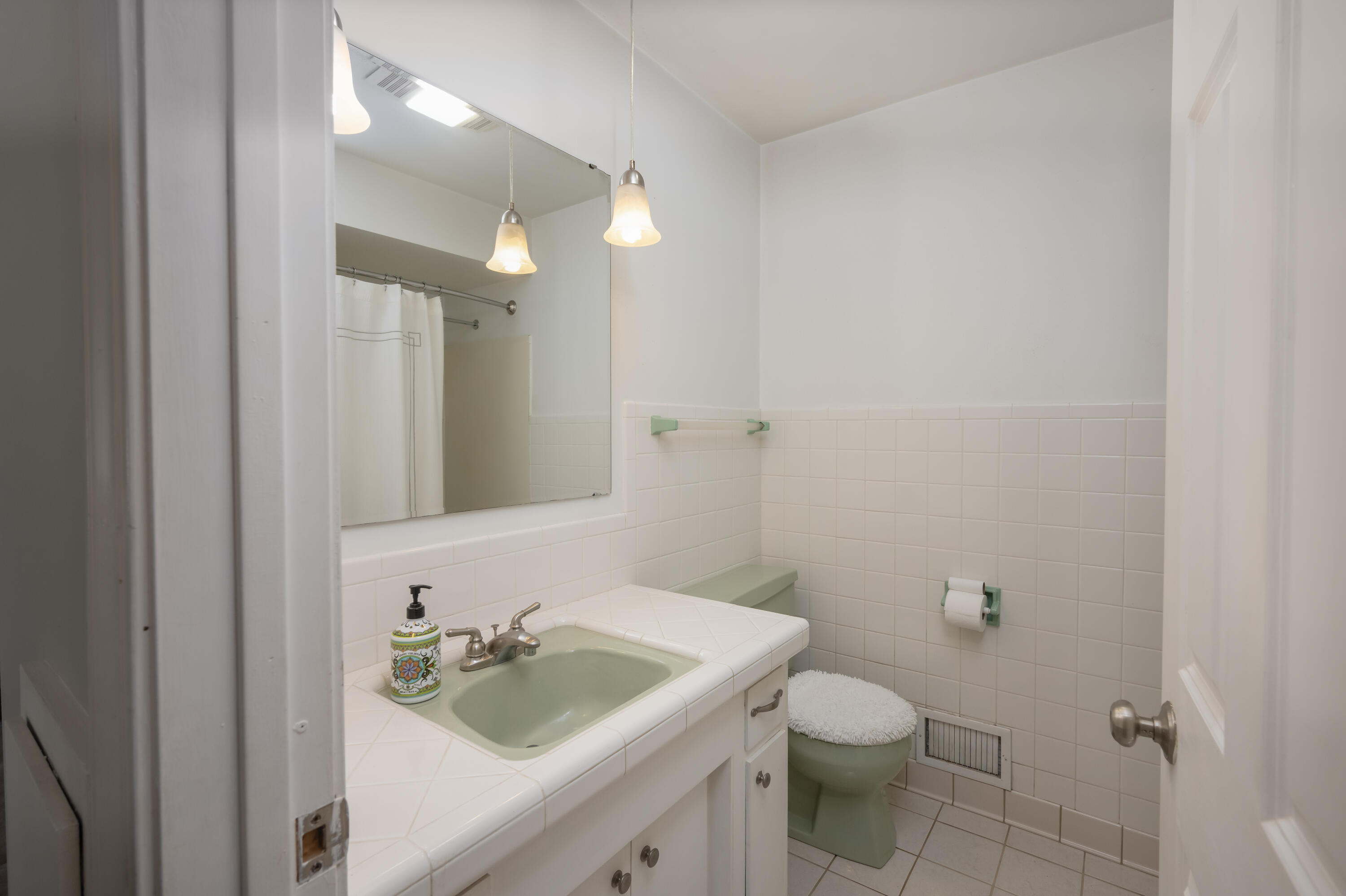513 14th Avenue Union Grove, WI 53182 - Photo 23 of 37 Main Bath