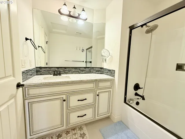 $1,180,000 | 13526 Southeast Ellen Drive, Clackamas, OR 97015