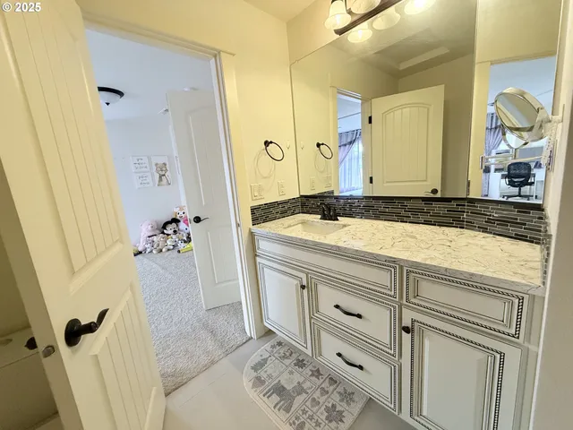 $1,180,000 | 13526 Southeast Ellen Drive, Clackamas, OR 97015