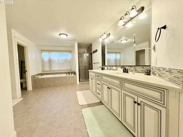 $1,180,000 | 13526 Southeast Ellen Drive, Clackamas, OR 97015