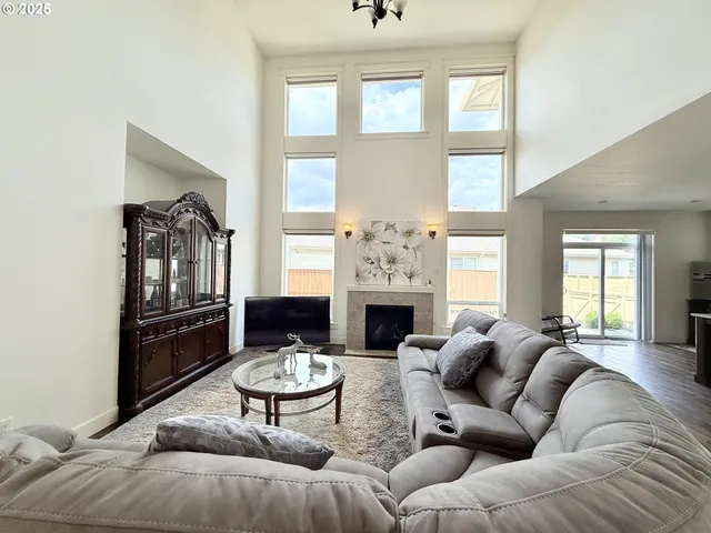 $1,180,000 | 13526 Southeast Ellen Drive, Clackamas, OR 97015