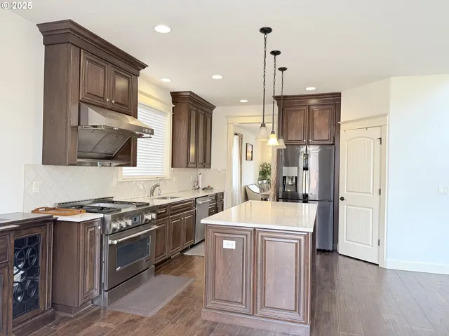 $1,180,000 | 13526 Southeast Ellen Drive, Clackamas, OR 97015