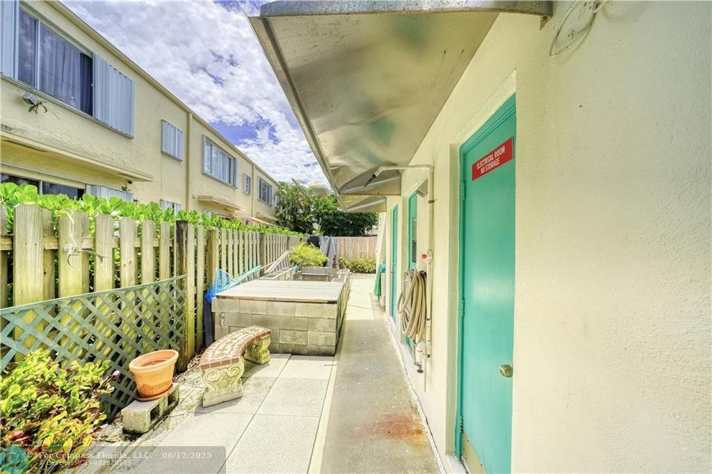 3220 Canal Drive Pompano Beach, FL 33062 - Photo 66 of 77