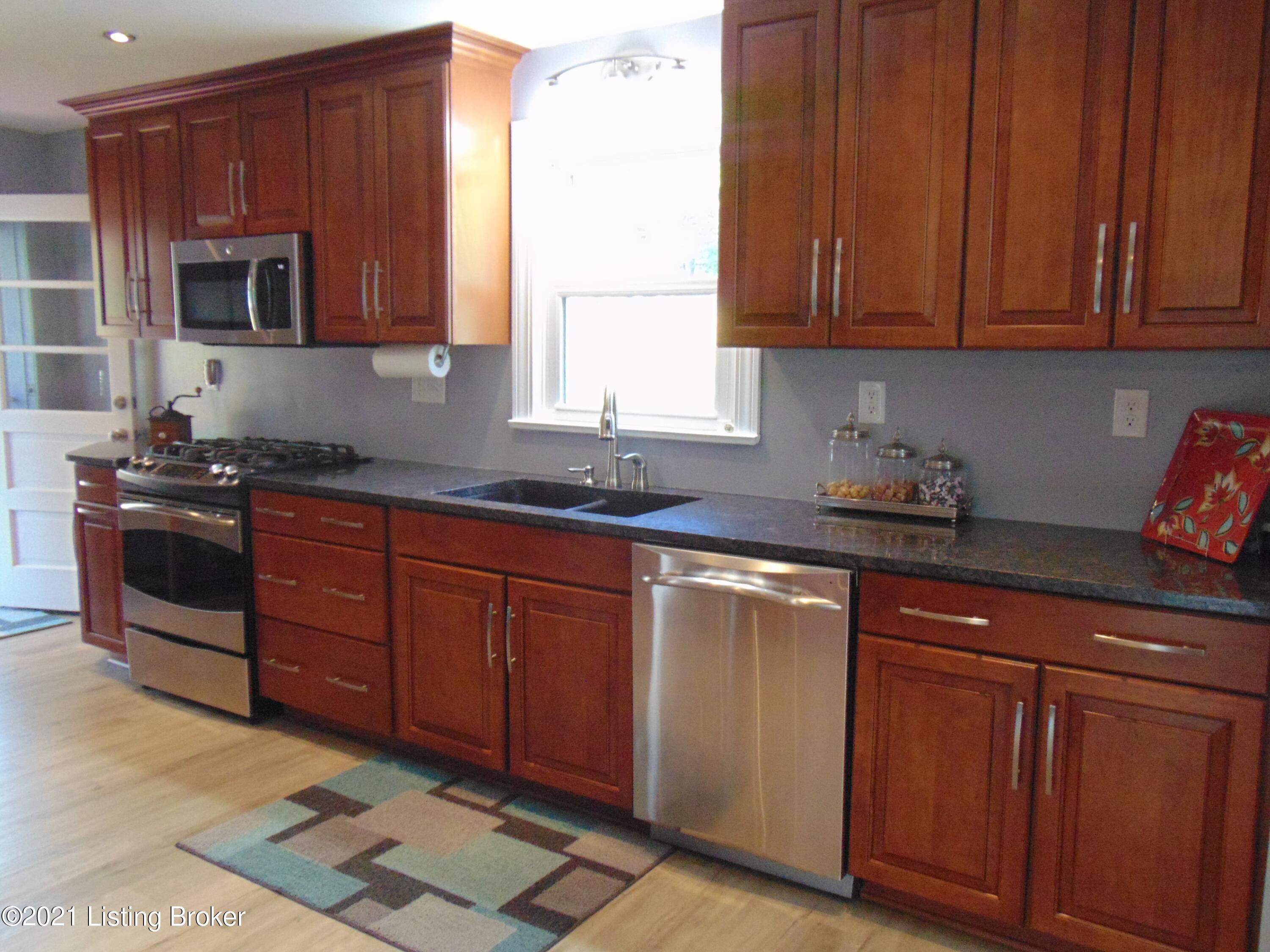 11600 Deering Road Louisville, KY 40272 - Photo 15 of 46 DSC04145 (2)